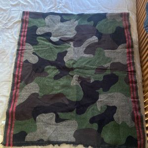 NWT Fadivo Shaw/blanket scarf